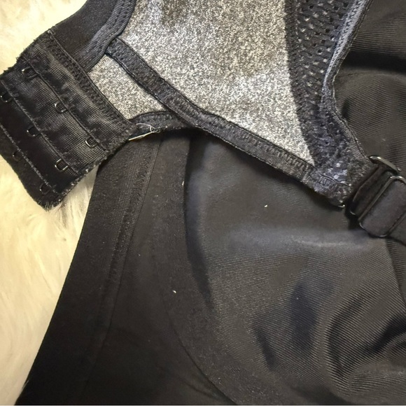 Wacoal Brandi Underwire Sports Bra 852229 Gray Black Size 34DDD - Picture 2 of 5